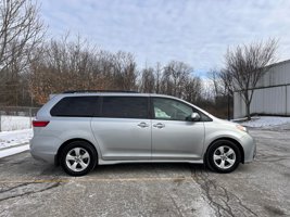 2020 Toyota Sienna LE