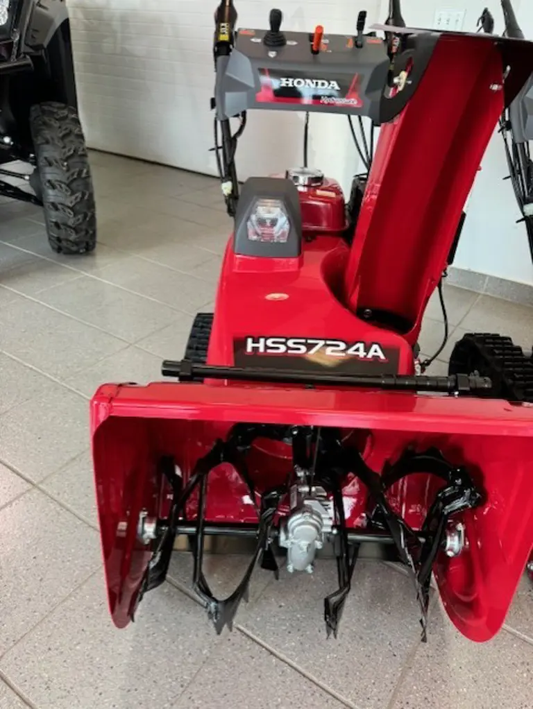 2025 Honda HSS724CT SNOWTHROWER 