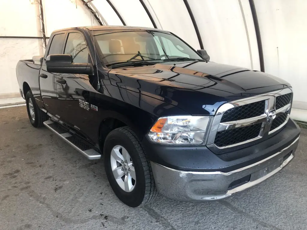 2017 RAM 1500 SXT QUAD CAB 4X2,EXTRA LOW KM'S,6 PASSENGER SEAT