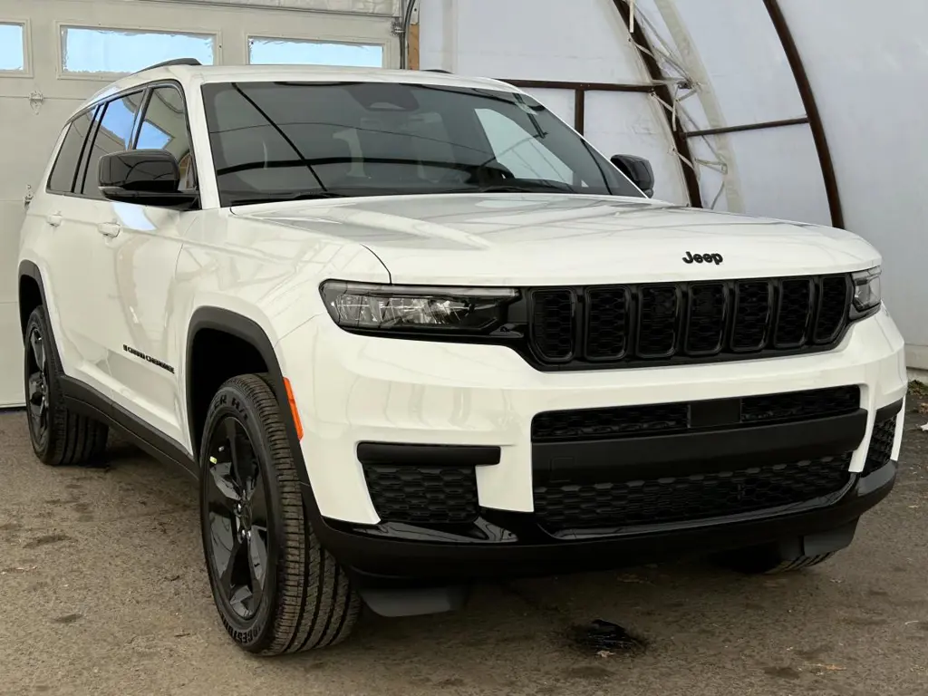 2025 Jeep Grand Cherokee L Laredo 4x4