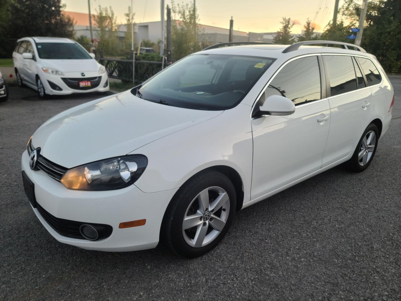 2013 Volkswagen Golf Wagon AUTO, 2.5L, PANORAMIC, A/C, POWER GROUP, MINT