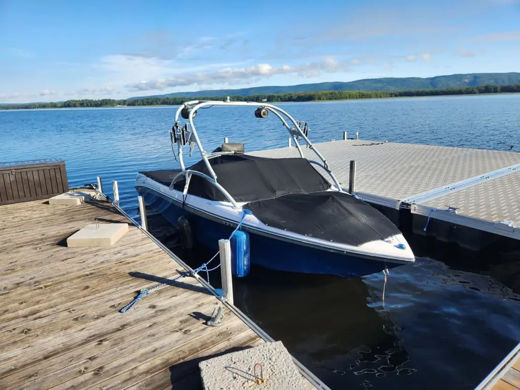 2004 NAUTIQUE SV211